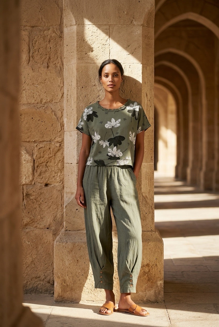 Pantalón de Lino Azul – Silueta Fluida y Estética Minimal