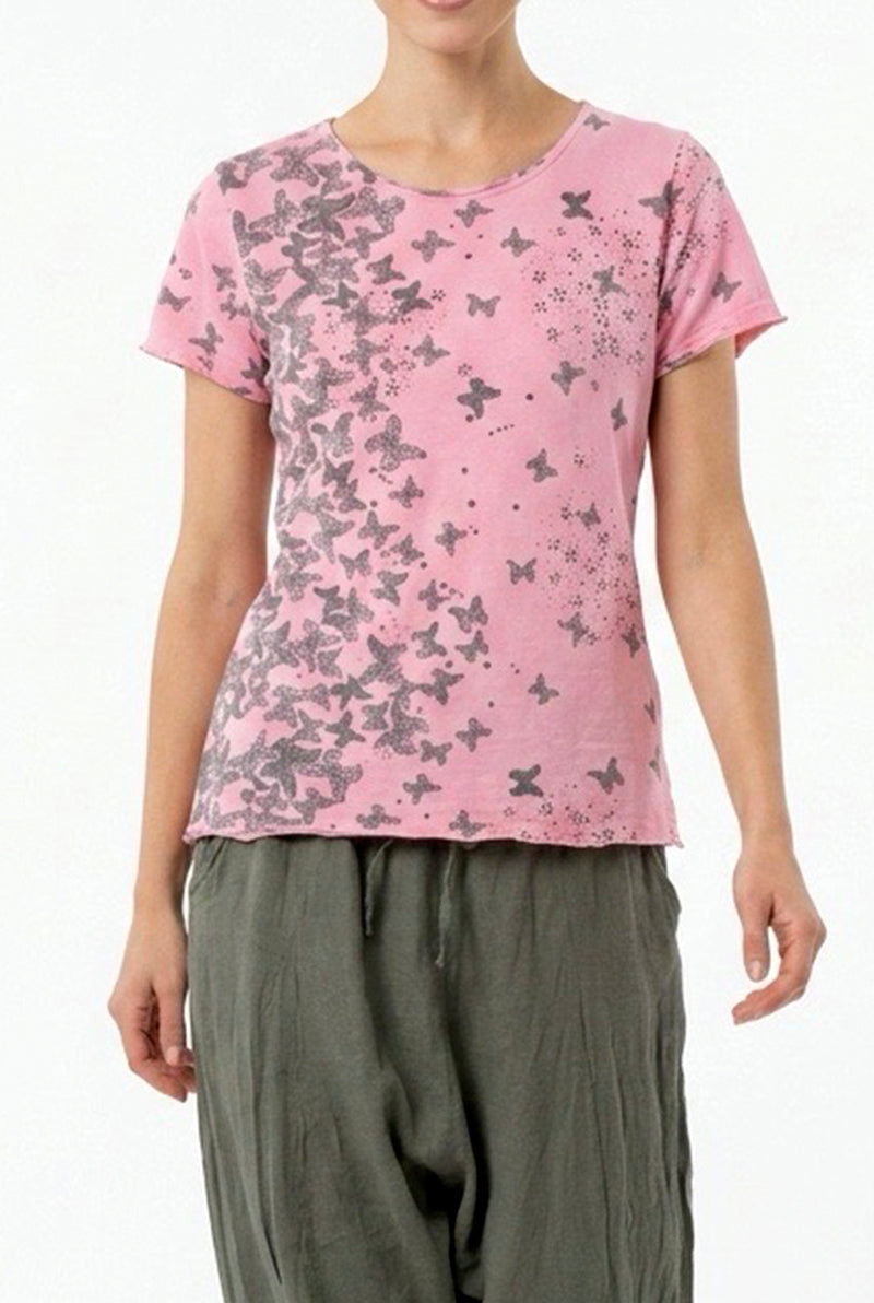 Camiseta con Estampado de Mariposas – Silueta Fluida