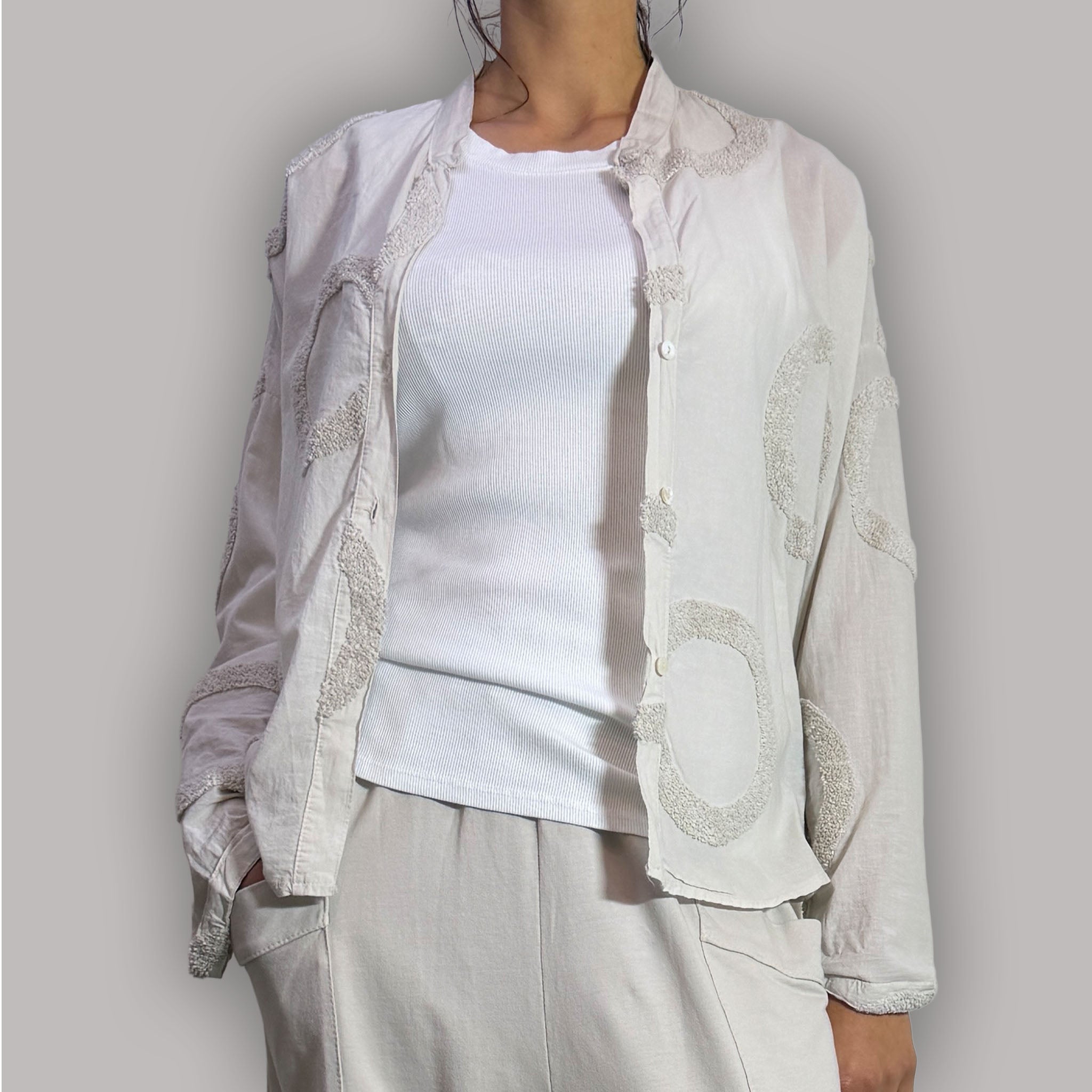 ONA CAMISA S/CUELLO CYRCLES