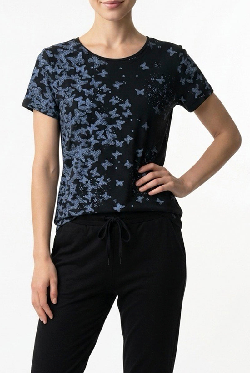 Camiseta con Estampado de Mariposas – Silueta Fluida