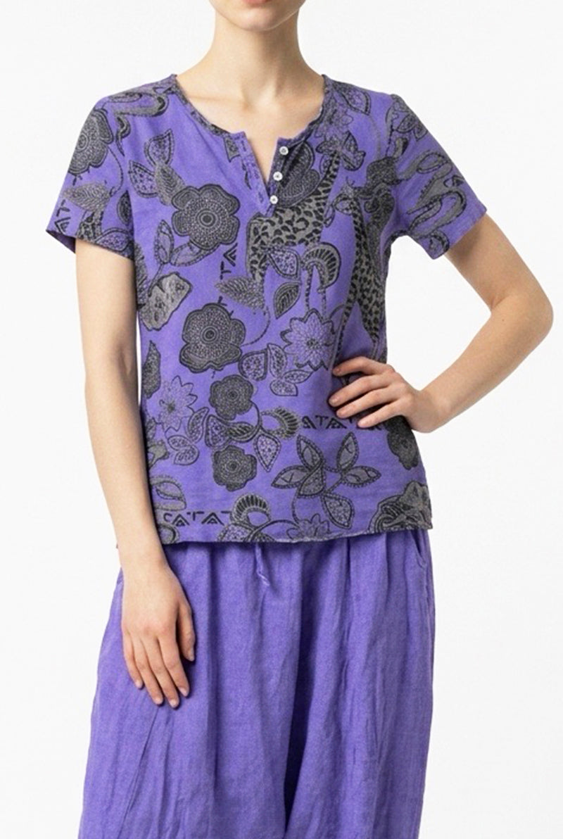 Camiseta con Estampado de Mariposas – Silueta Fluida