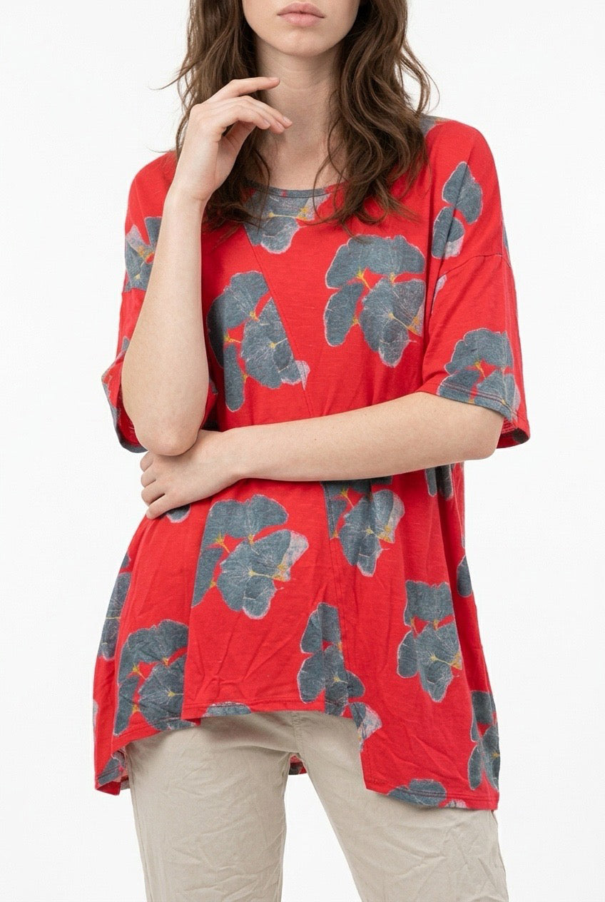 Camiseta Oversize Azul con Estampado Floral – Silueta Fluida